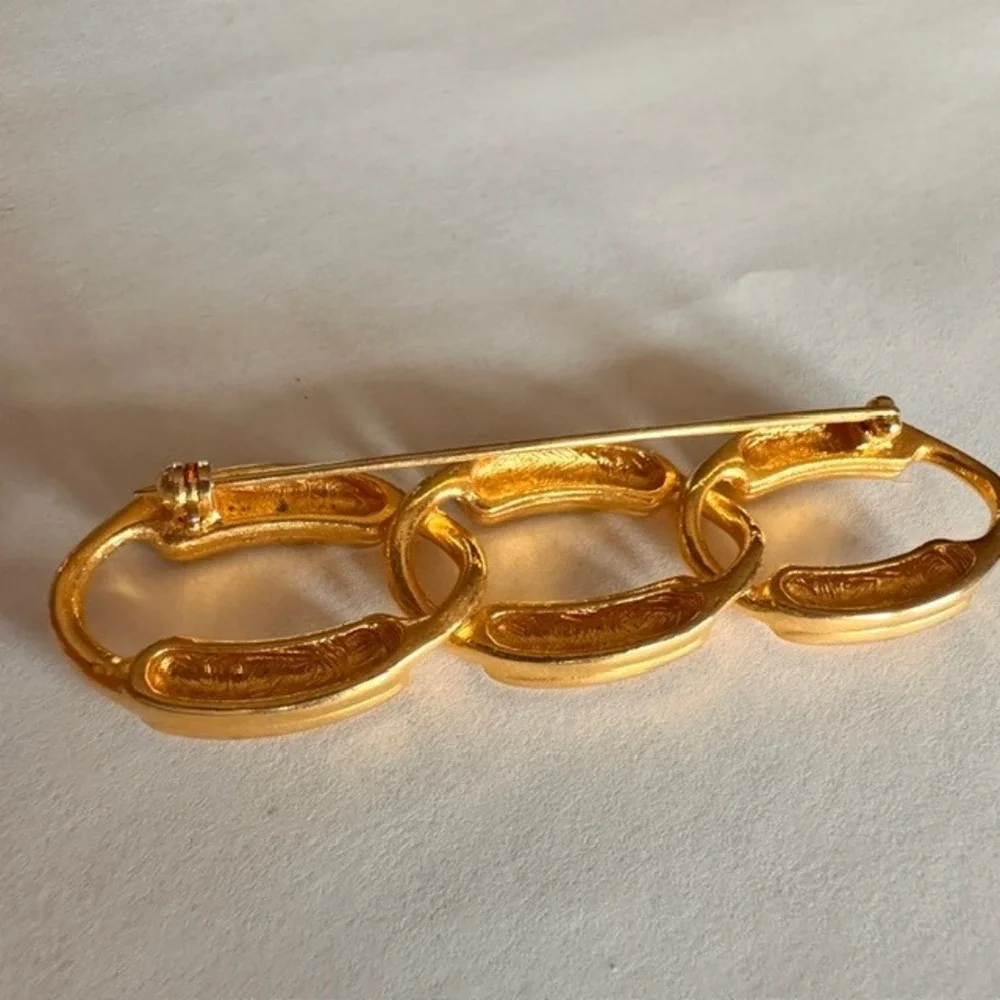 Vintage Gold Tone‎ Interlocking Oval Link Brooch Industrial Rivet Detail Pin
